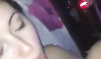 Домашнее видео с сосущей член и глотающей сперму пьяной шалавой