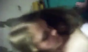 Парень ебет русскую красотку в белых трусиках прямо на бильярдном столе